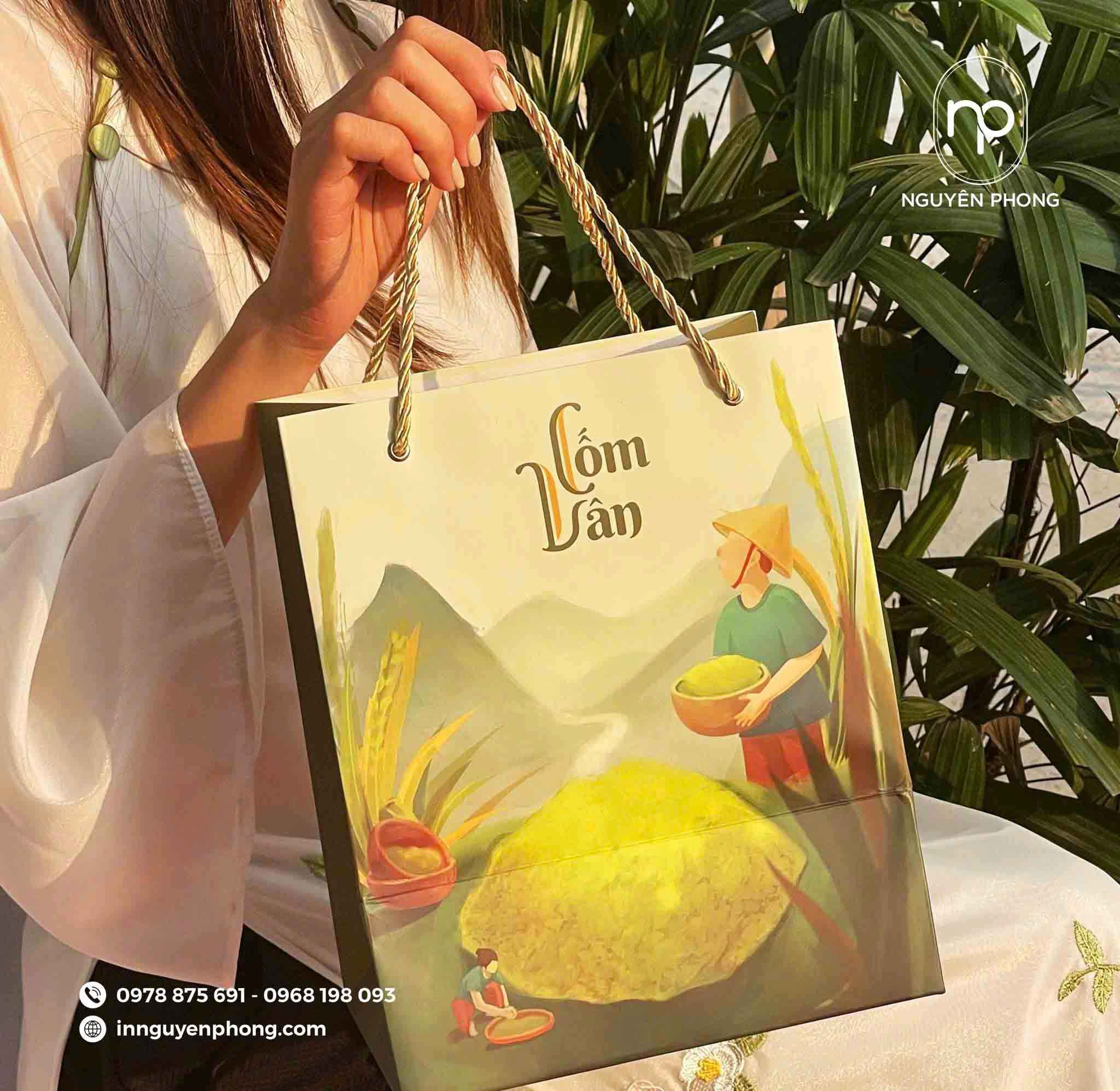 Mẫu túi giấy Ivory